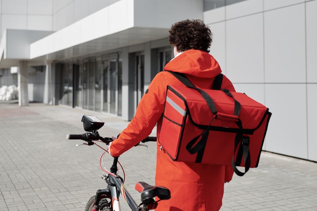 Repartidor de domicilios en bicicleta
